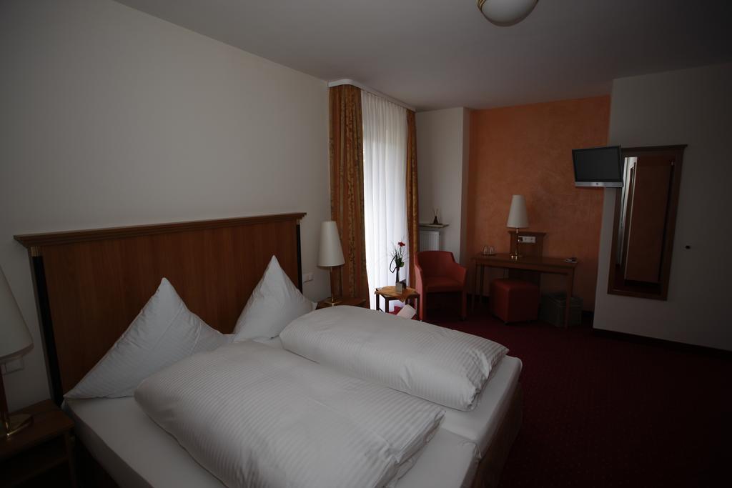 Hotel Schuberths Am Schloss Buttenheim Room photo